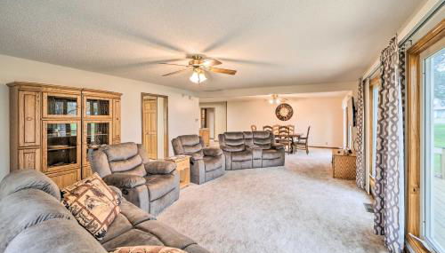 Kayaks and Boat Dock Waterfront Home in Grove - Foto 4