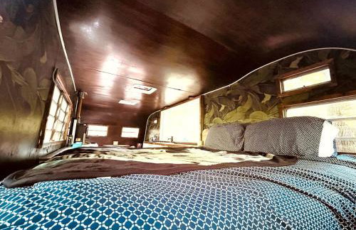 Romantic Glamping Getaway in a Pet Friendly Caravan, Ideal to Explore Hudson Valley - Foto 9