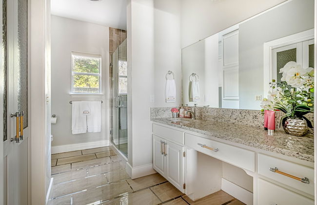 Lavish Lake Getaway - Foto 26