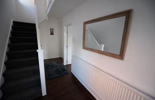 Spacious 3 Bed Home Manchester Airport Free Parking - Foto 16