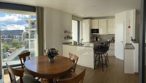 Lovely 2 bedroom apartment with free parking - Foto 2