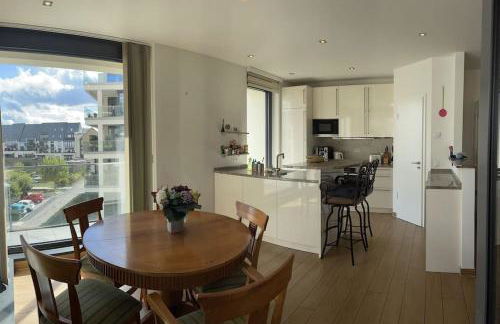 Lovely 2 bedroom apartment with free parking - Foto 2