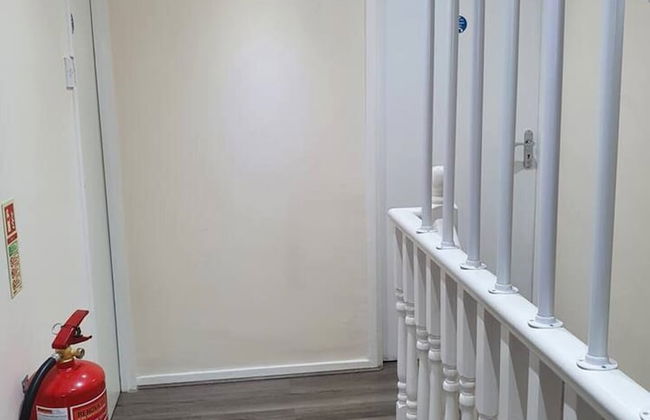 Lovely 5-bed House in Essex - Photo 24