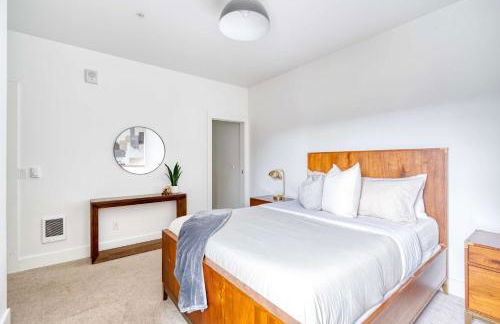 The Cascadia Retreat - Luxury Home - 90 WalkScore - Photo 30