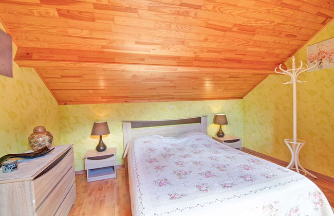 Charming Stay Near Forests - Photo 7