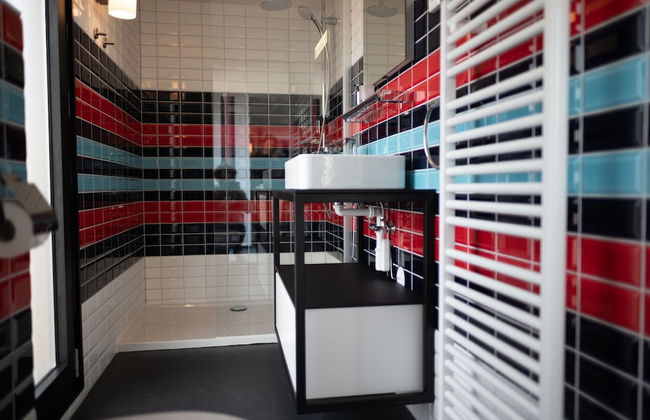 Modern, Trendy F1 Theme Lodge, Near the Sea - Foto 18