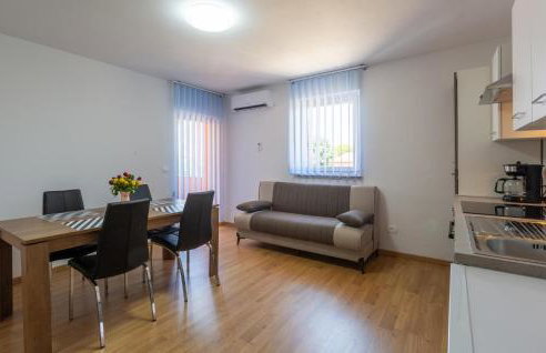 2 Bedroom Gorgeous Apartment In Umag - Foto 13