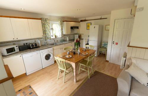 Badgers Den, a beautiful log cabin in a secluded valley close to the beach - Foto 5