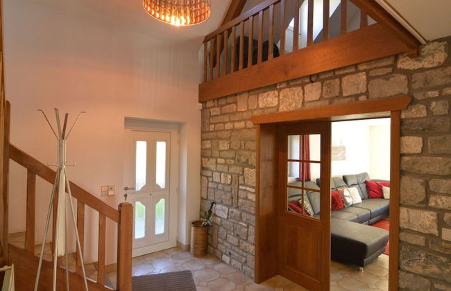 Luxurious Villa With Pool in the Ardennes - Photo 2