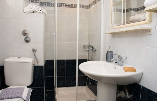 Windmill Apartments 2 - Photo 18