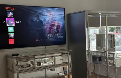 Southend Apartment With Parking, Private Garden and Beach Side Location - Foto 11