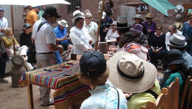 Taller de elaboración de sombreros andinos con artesanos locales en Maras - Foto 3
