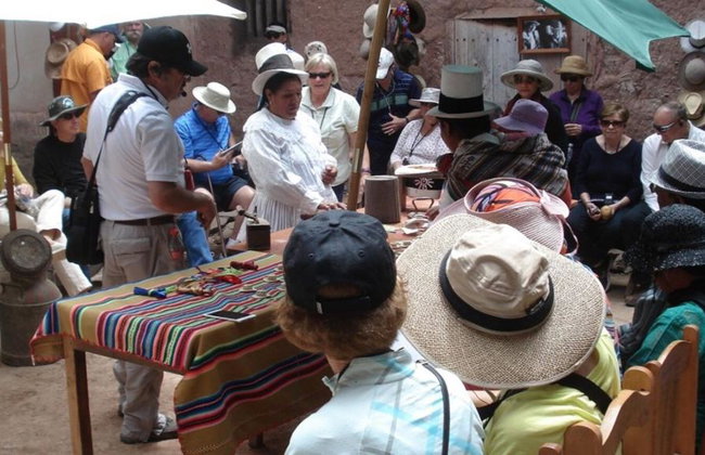 Cours de création de chapeaux andins avec des artisans locaux à Maras - Photo 3