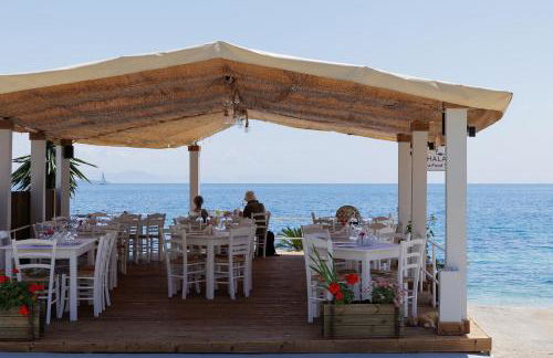 Salt & Sun Apartments by Konnect, at Kaminaki Beach - Foto 79