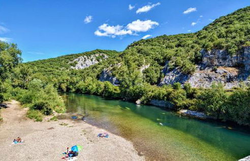 4 Bedroom Lovely Home In Bellegarde - Foto 45