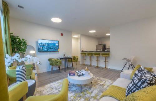 Opulence in Olive 4 bedrooms, 4 baths with 10 beds, Park 2 cars FREE - Foto 1