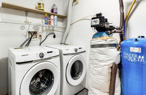 Cozy Wooded Retreat Big Bass Lake Home - Foto 23