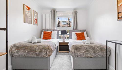 Cosy 4BR Group Home Sleeps 9 Book Now! - Foto 4