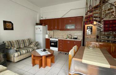 Όμορφο κατάλυμα στην κεντρική πλατεία του χωριού - Photo 1