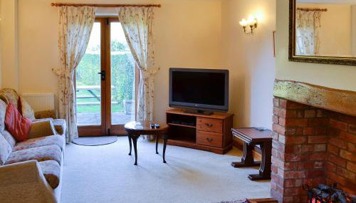 Carters Cottage - Photo 2