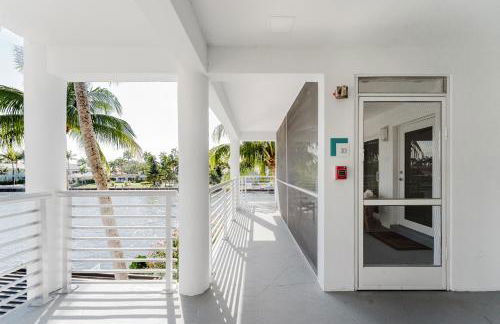 Boca Coastal Waterfront Stay - 2BR 2BA - Pool, Gym, Parking, Walk to Beach - Foto 54