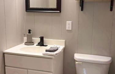 Charming Cottage with Fenced Backyard Pet Friendly - Foto 28