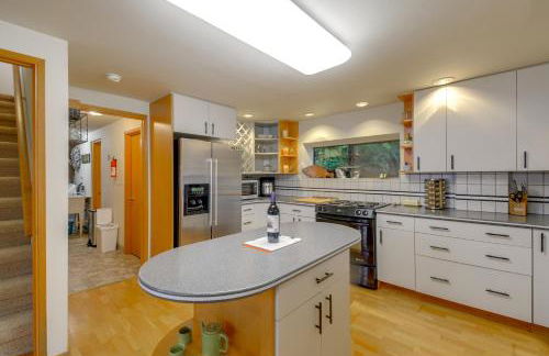 Steps to Beach Scenic Escape in Port Orchard! - Foto 6