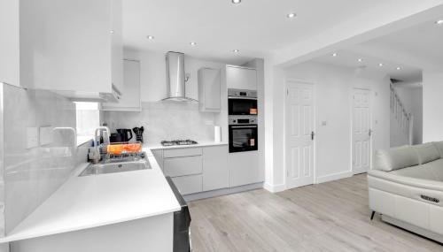 4 Bed - Sleeps 8 - Free Parking - Garden - Foto 2