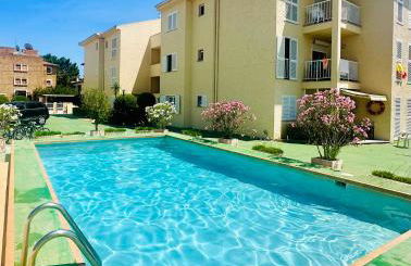Bonito apartamento con piscina a 50 metros de la playa! - Photo 1