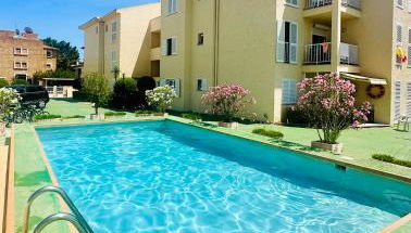 Bonito apartamento con piscina a 50 metros de la playa! - Photo 1