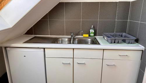 4-Bett Apartment im Zentrum - Nähe Restaurant & Waschsalon - WLAN, Parkplatz, Bad & mehr - Foto 5