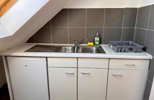 4-Bett Apartment im Zentrum - Nähe Restaurant & Waschsalon - WLAN, Parkplatz, Bad & mehr - Foto 5