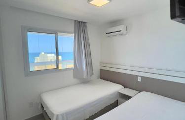 VISTA MAR DESLUMBRANTE, apto novo e moderno, a uma quadra da praia, prédio com piscina, quartos com ar condicionado, roupas de cama e banho, redes de proteção, TV 65, Wi Fi, Sky, cadeiras de praia, churrasqueira elétrica, portaria 24 horas e 2 garagens - Photo 8