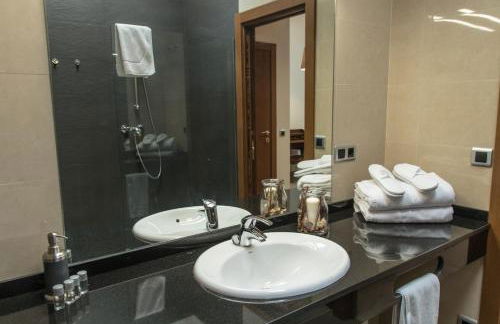 Plaza Apartamentos - Photo 15