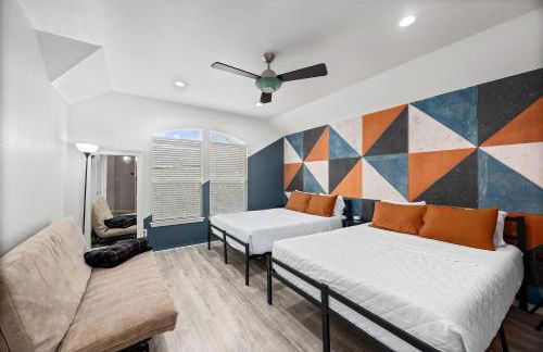 Modern 3-Story Townhome w Pool Table, Sleeps 10 Near Stadiums - Foto 21