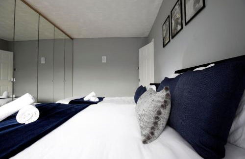 Spacious 3BR by Avalora Shortlets & Serviced Accommodations Queensway with big garden, Near train station - Foto 20