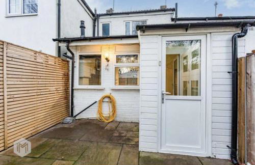 Stylish Designer Cottage - Sleeps 7 - Free Parking - Photo 11