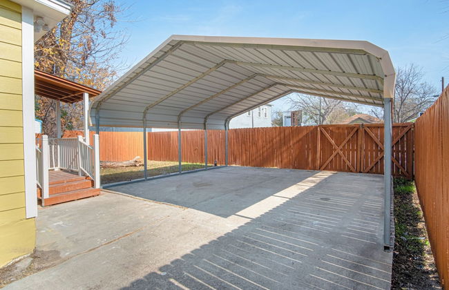 Wonderful 3 BR 2 BA Near Downtown - Photo 23