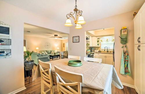 Oak Island Home with Fenced Yard, Walk to Long Beach - Foto 9