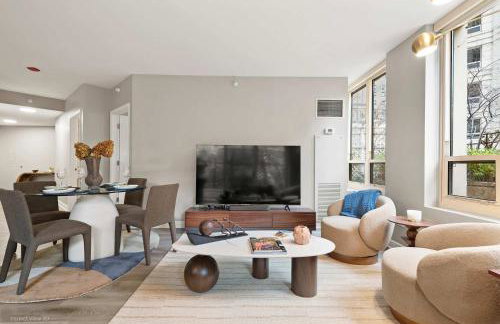 The Bernadin- Designer 3BR City Center with Balcony - Photo 2