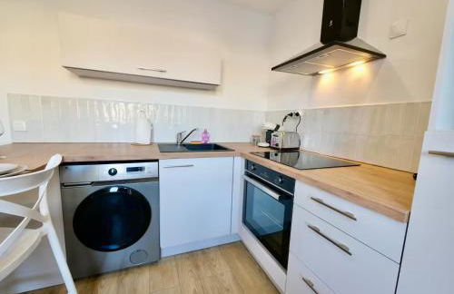 D-Day Suites - Photo 29