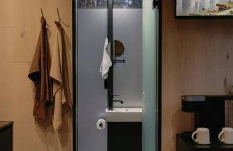 Staghorn | Modern Lux Mirror Home | HotTub & Woods - Foto 28