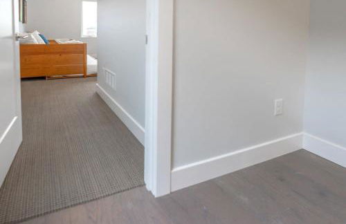 Beautiful Modern 3BR in the Grove ABODEbucks - Photo 25