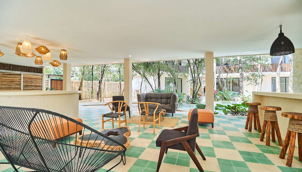 Coin salon dans le hall