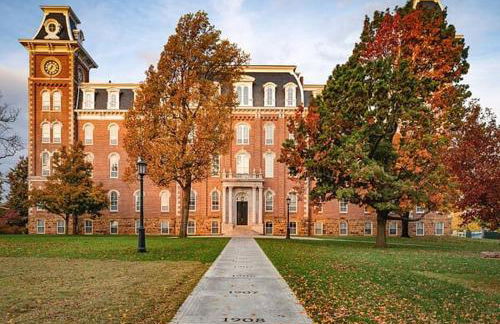 Tovey House-Walk to Downtown and Campus - Photo 3