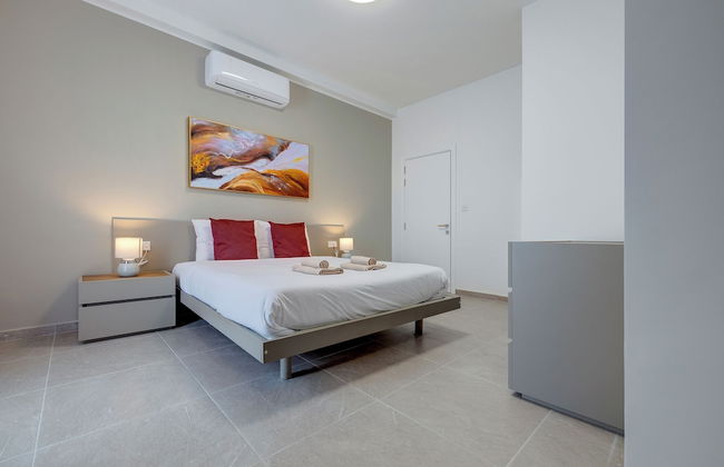 Elegant Sliema Penthouse, Panoramic Terrace - Foto 2