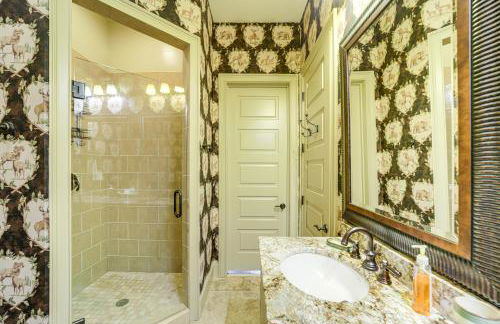 Hot Tub and Water Views Lake Glenville Home! - Foto 26