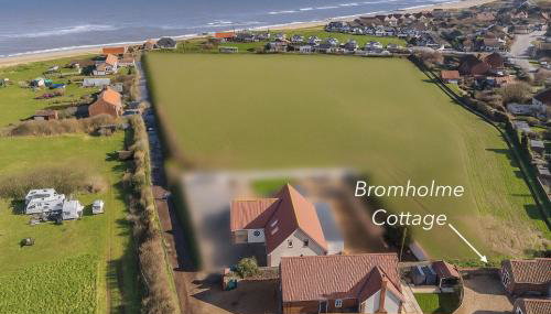 Bromholme Cottage Bacton - Sleeps 10, hot tub, close to beach - Foto 1