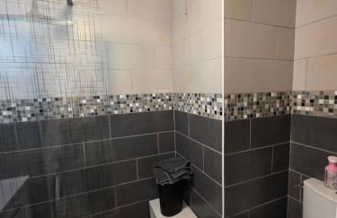 Saint Mandrier Pin Rolland Studio Climatisé 2 pers parking plage pinède, tout à pied - Foto 7