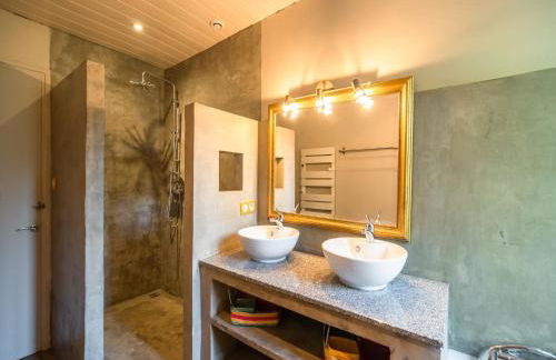 Stone House St Denis with Pool & Views - Foto 23